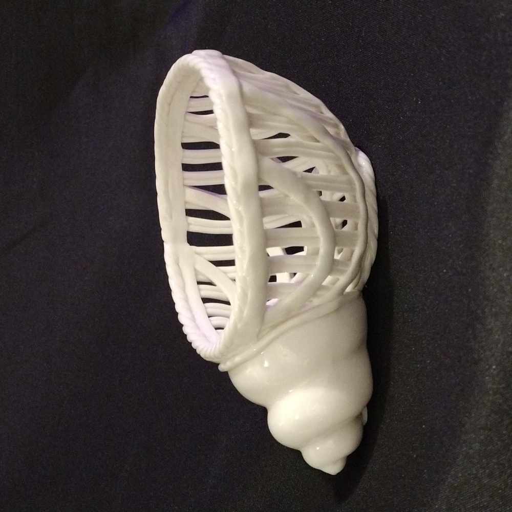 Ceramic Shell trinket dish/soap dish/planter